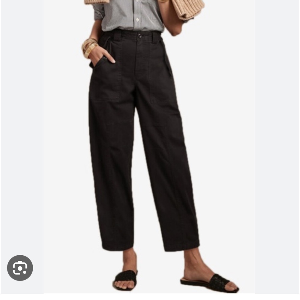 Banana Republic black barrel pants size 8.